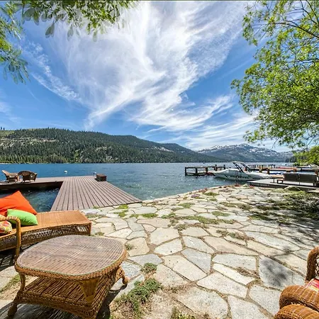 Lake Front Family Home At Donner